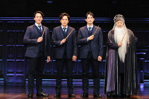 会見に登場した3人のハリーとダンブルドア。左から大貫勇輔、稲垣吾郎、平岡祐太、市村正親