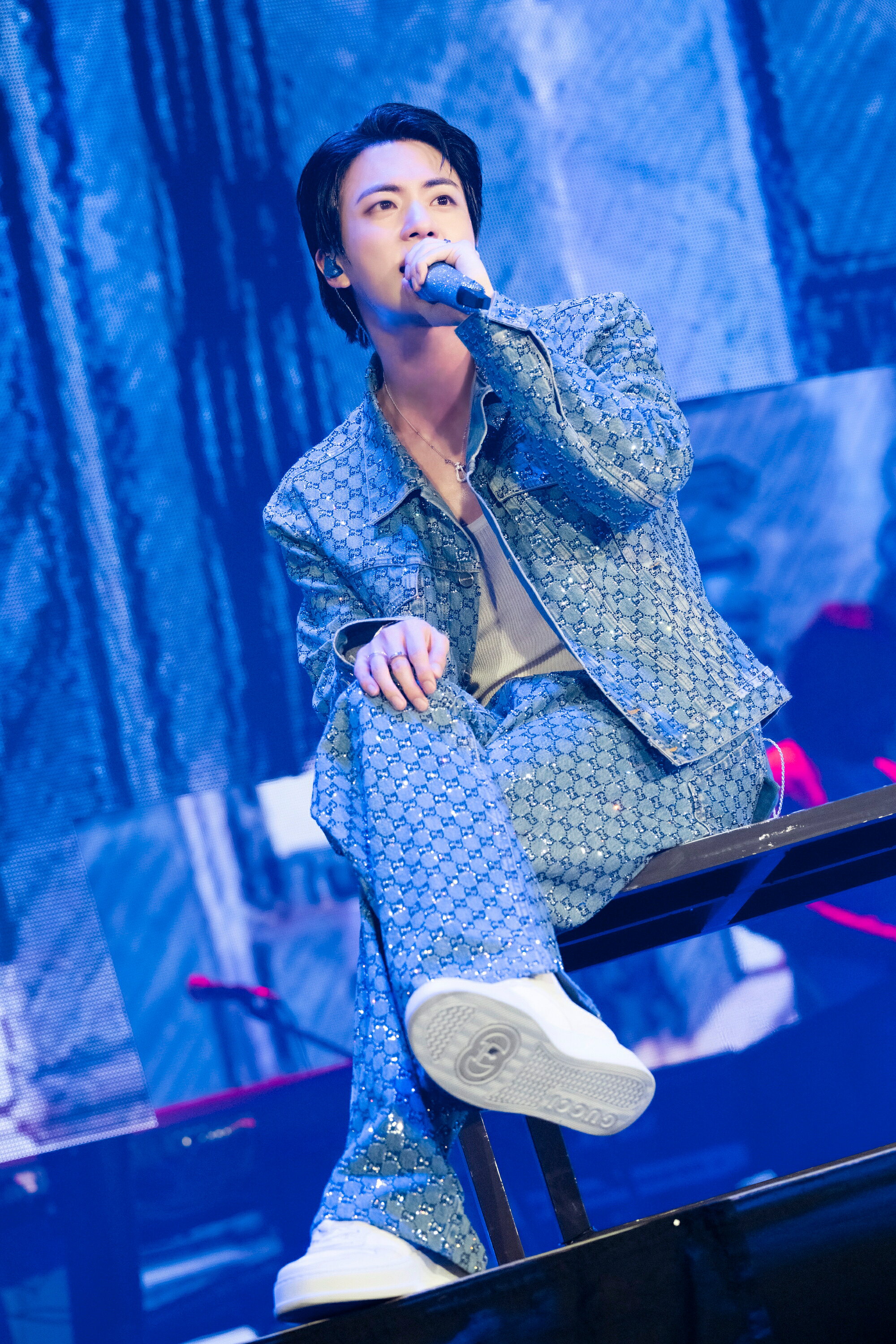 BTSジンニムフラッグ BTS JIN「ARMYが僕のすべて」ソロコンサートでドームが熱狂