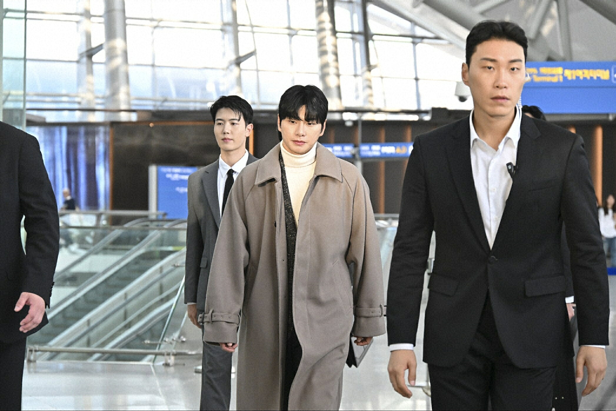 中村倫也演じる元プロデューサーの過去とは…「DREAM STAGE」第1話場面