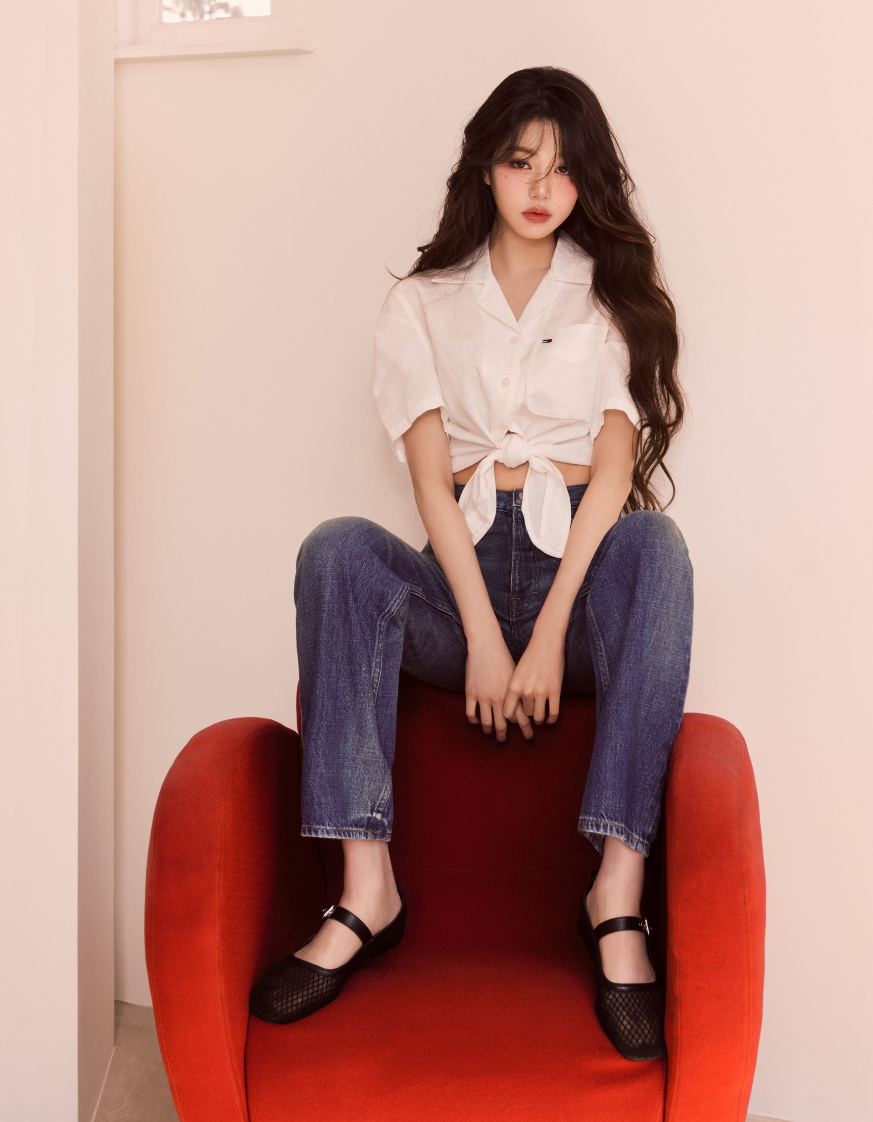 【 JEANS】◆スリム リンガー Tシャツ◆ウォニョン着用◆ IVEウォニョンがトミー ジーンズ 夏キャンペーンの顔に！ トミー