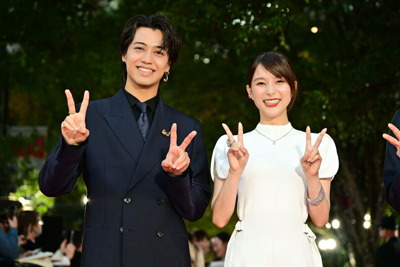 映画「君の顔では泣けない」出演の芳根京子と髙橋海人が「第38回東京国際映画祭」のレッドカーペットに登壇!