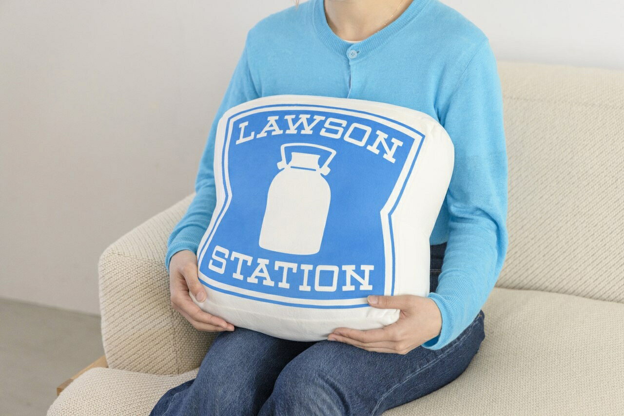 LAWSON好きに朗報♡看板風ルームライト、クッション