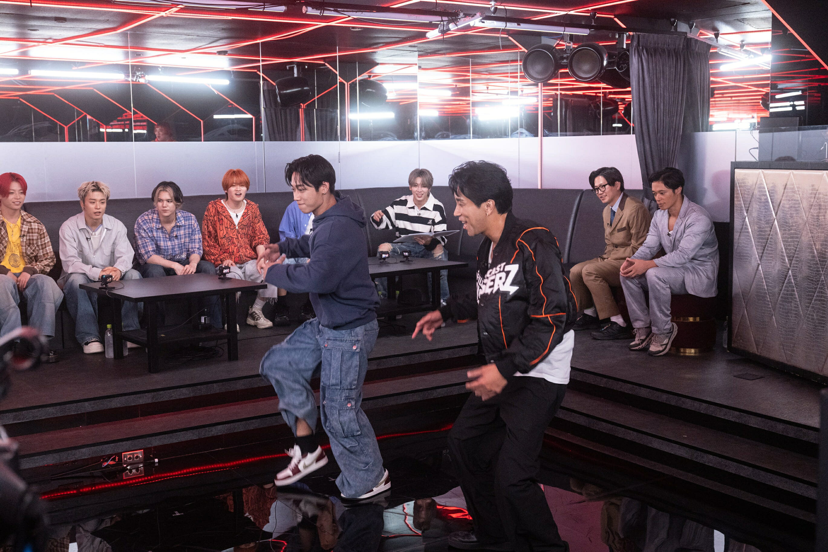 MAZZELの感情が爆発!?「マゼダン」でクランプバトルに挑戦 - 推し楽