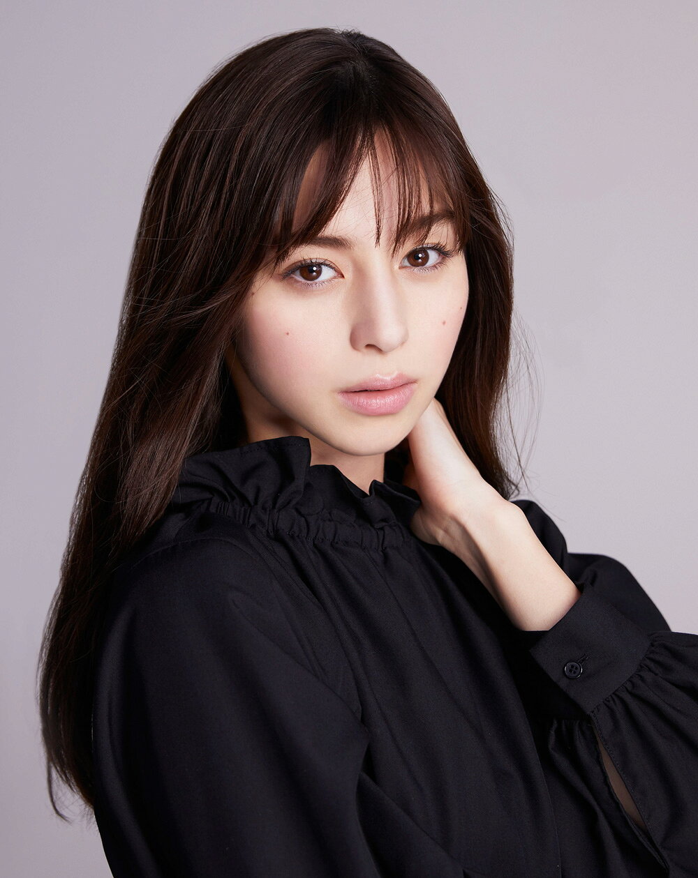 中条あやみ numerotokyo @ferragamo 体のラインに沿った美しくモードなジャケット