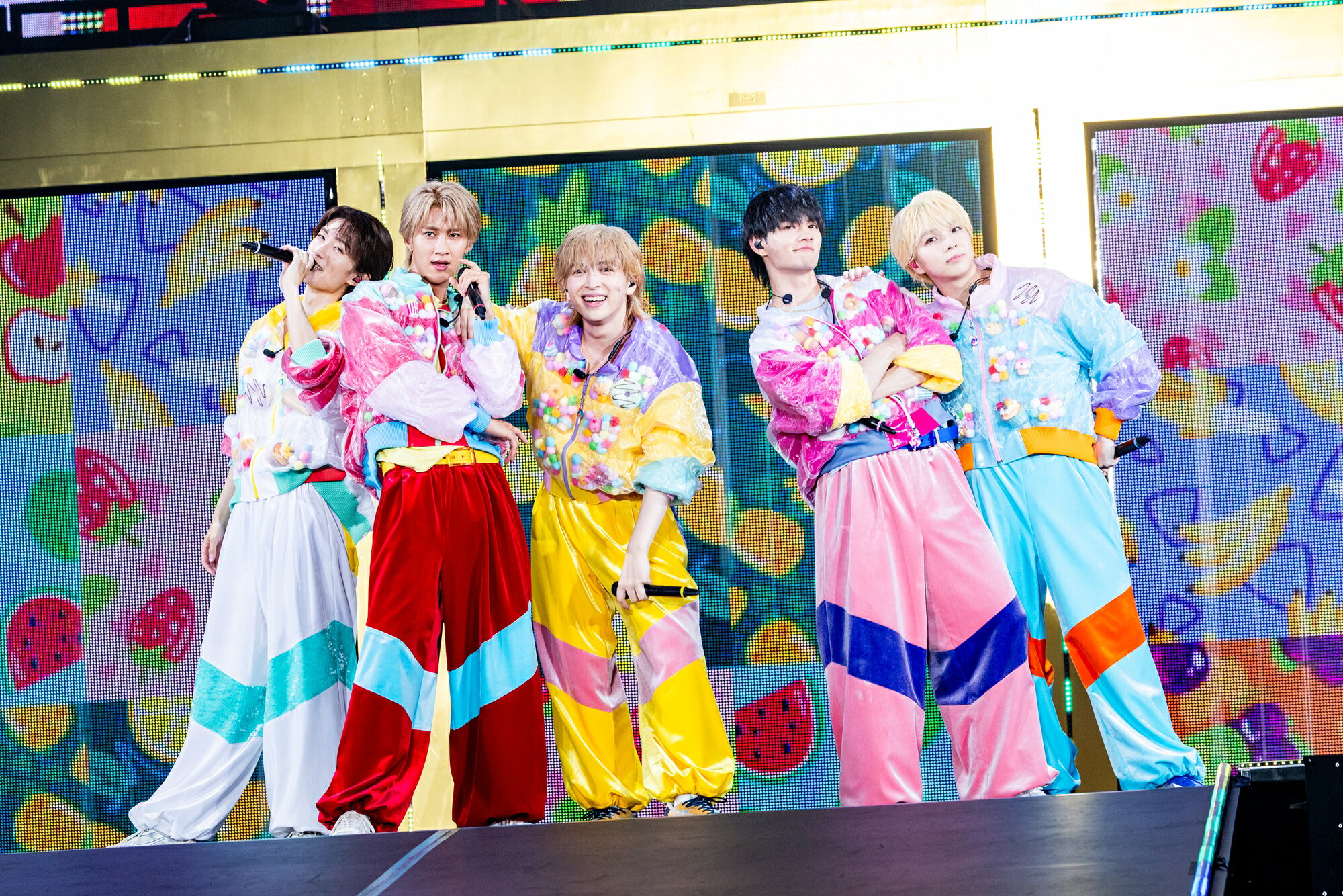 WEST. 10周年記念展 関西七色男大祭り」グッズ公開、中間ん家の