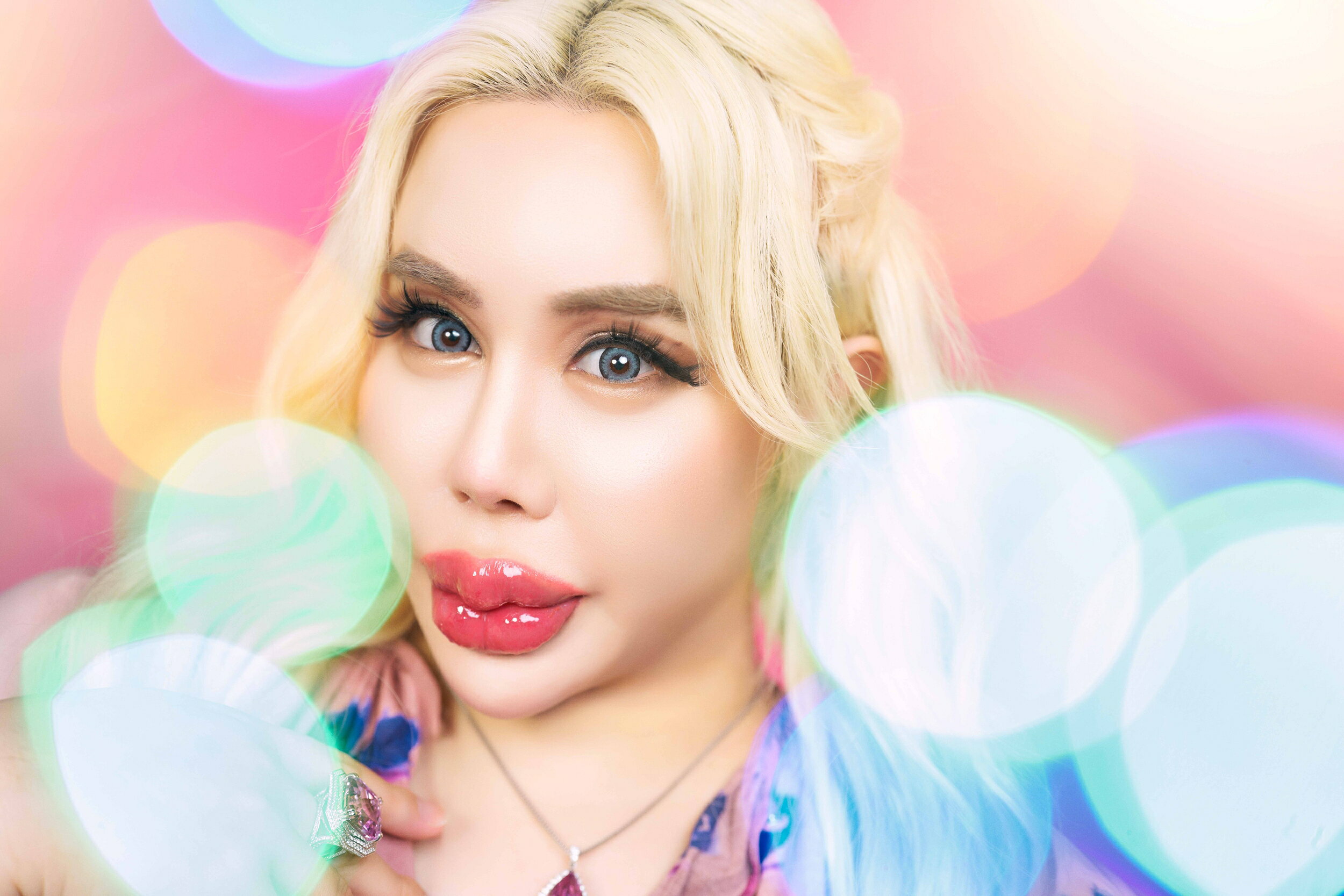 ヮタクシも同じ人間よ！」唯一無二のカリスマ・アレン様が若い世代に