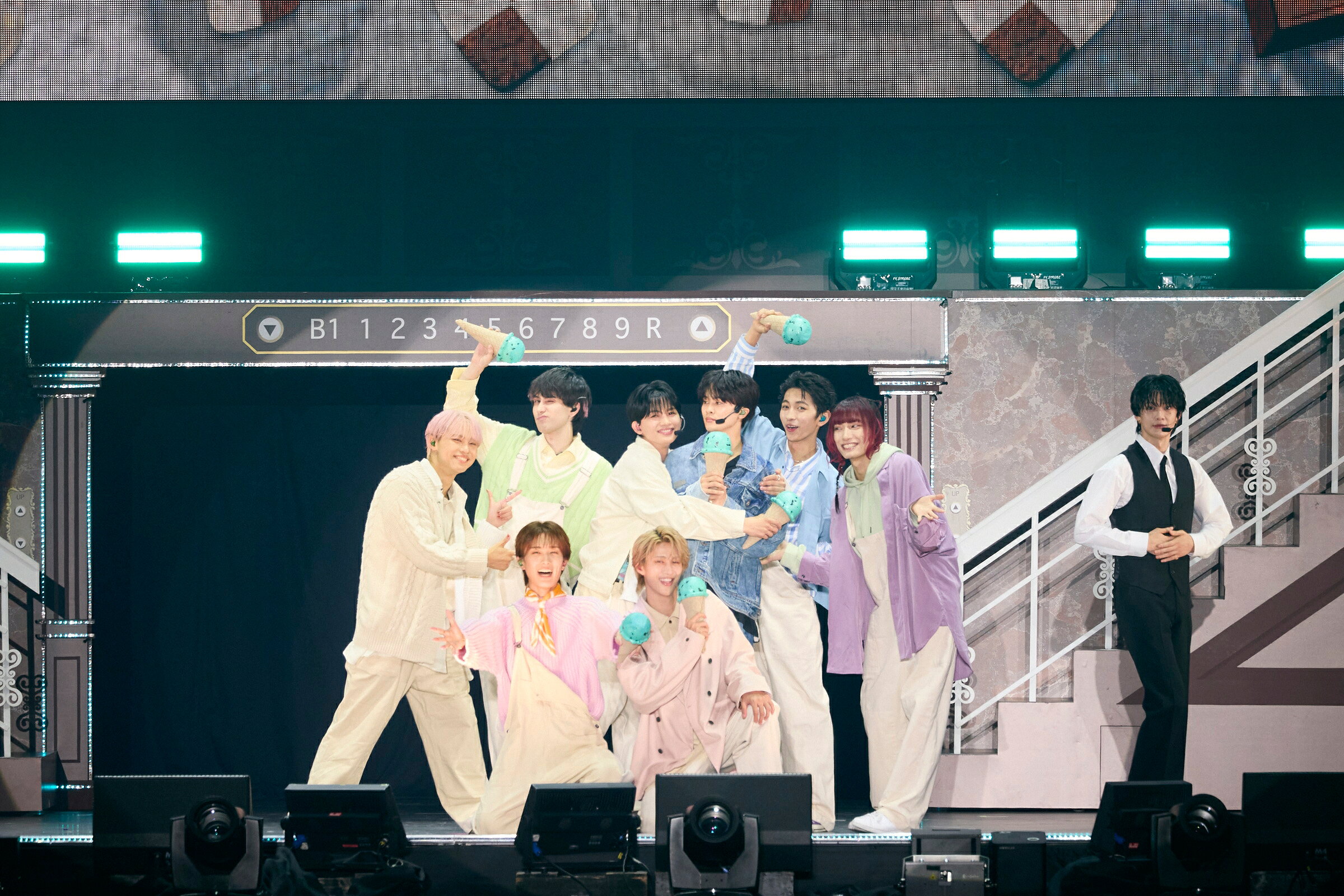 エビライ シューヤ サイン EBiDAN THE LIVE イケメン”コールの応酬で「エビライ」大盛況！ EBiDAN THE LIVE