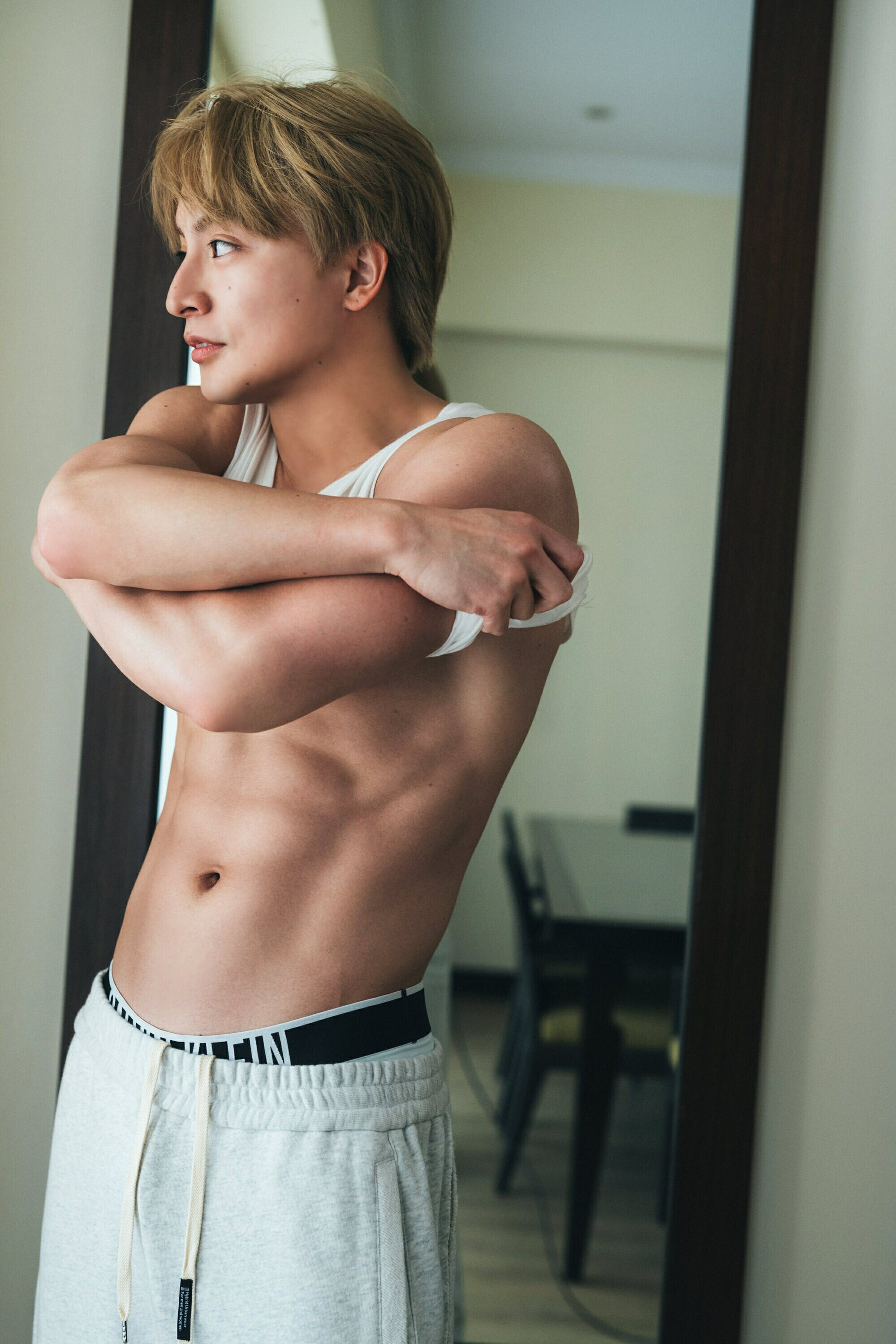 白濱亜嵐 Mサイズ 白濱亜嵐、8年ぶり写真集の本体表紙は“陽キャ全開”「飾られた