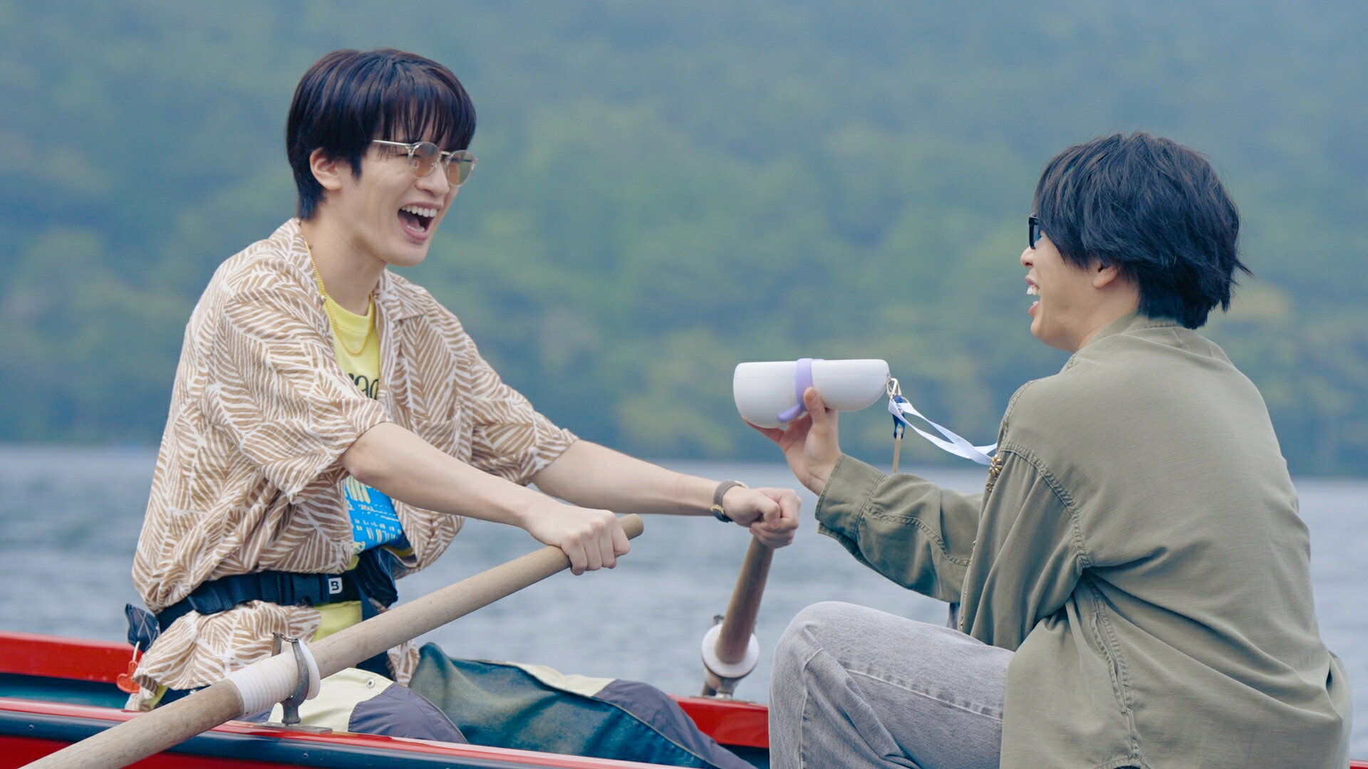 深澤辰哉＆宮舘涼太が手漕ぎボートにだるま作り！「旅するSnow Man