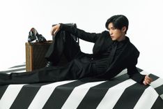 目黒蓮が選ぶバディとしての靴と鞄。「ゲーテ」表紙に初登場！ - 推し楽