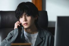 山田涼介主演「一次元の挿し木」新場面写真が公開！ 真相追う裏で不穏