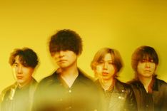 Official髭男dism「スターダスト」MVが公開！ サイン入りポスターが