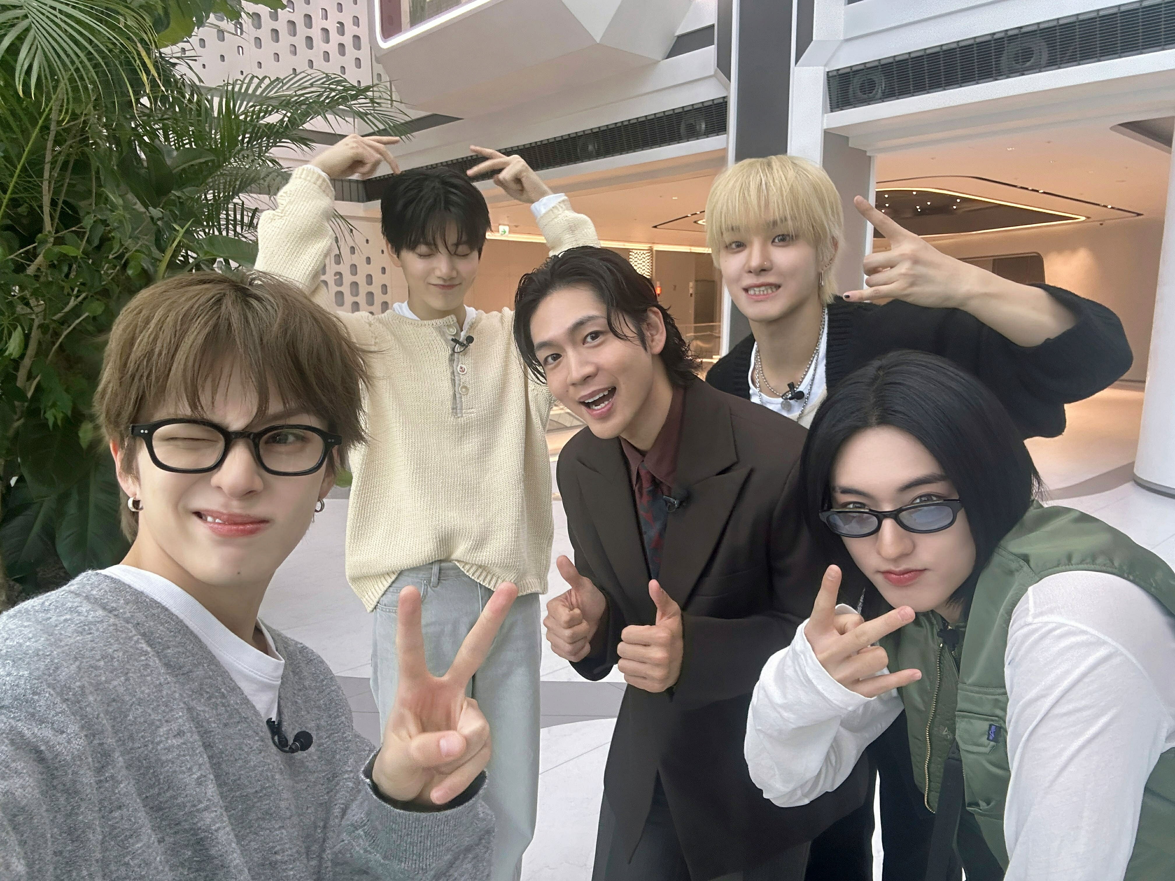 12/13「with MUSIC」松下洸平がYG本社に潜入！ TREASUREとのダンス動画