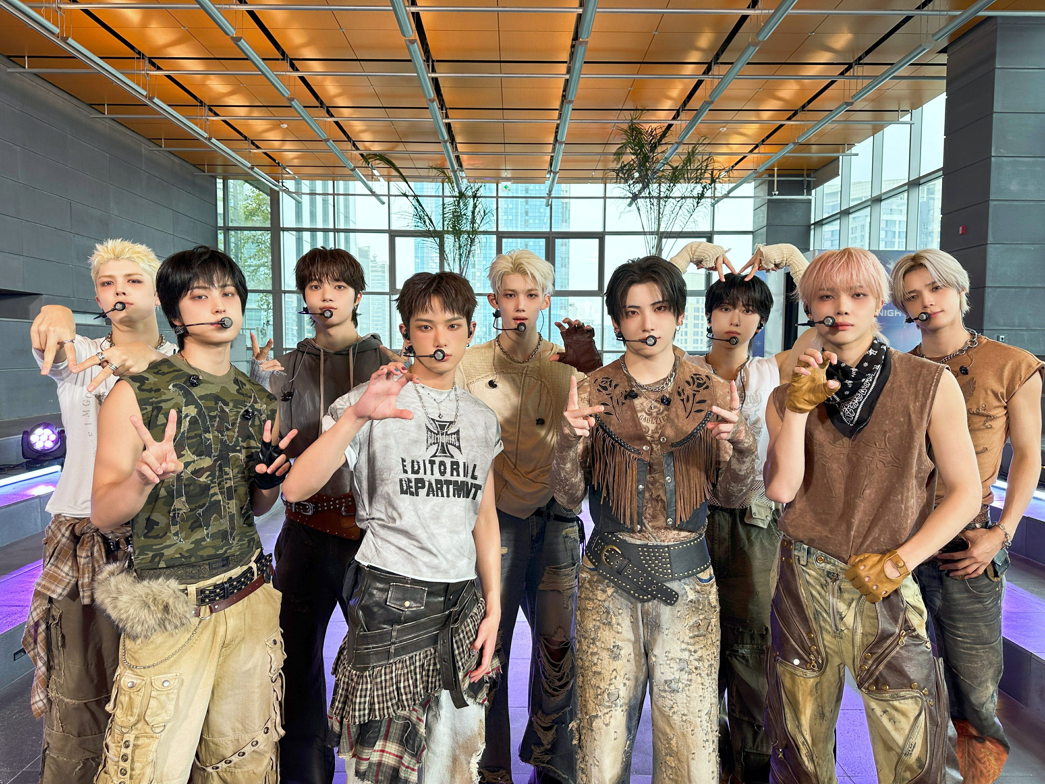 （7月VIP 10%off中) レオです❣️0722 On view now until October 26th 🖤 “LUV STORIES” October 16 - 26